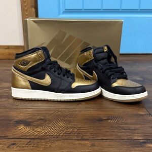 Nike Black and Gold Sneakers